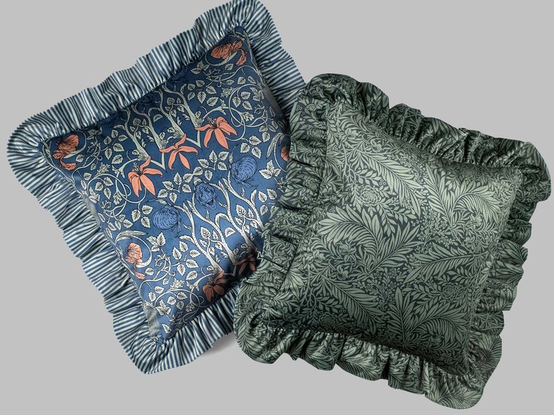 Velvet Pillowcase with Ruffle image 4