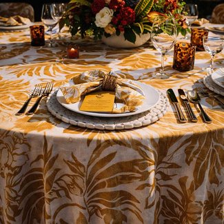 <p>Tablecloth</p>